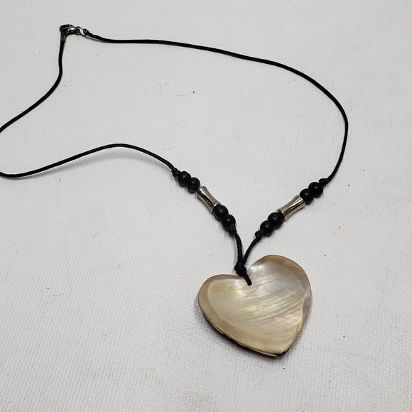 Black White Tan Shell Heart Pendant Rope Necklace - Picture 4 of 14